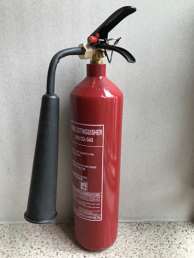 2kg二氧化碳滅火筒 - 適合電器及機房火警